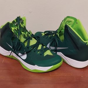 Nike HyperQuickness Bball Kicks.